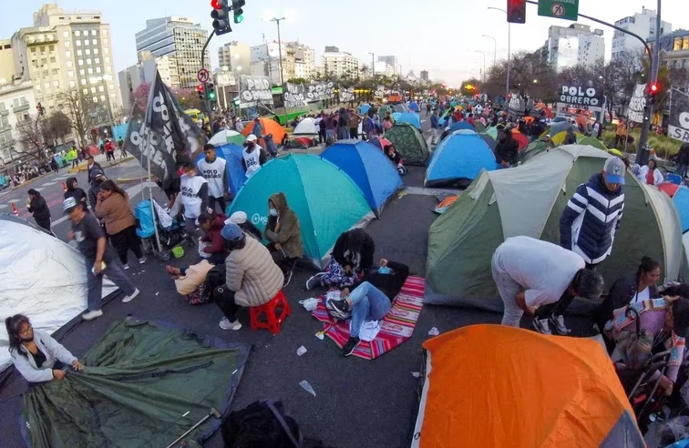 Desarrollo Social Corte Y Acampe Piquetero En La De Julio Pura Ciudad